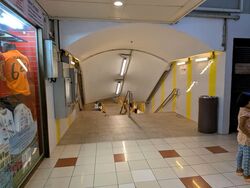 Peninsula Shopping Complex (D6), Retail #589643571